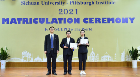 图为获奖学生与校领导、学院领导及教师代表合影